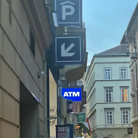 Wonder Deer Luxury At The Opera Self Check-in * Budapest